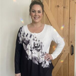 Source Unknown Monochrome Floral Long Sleeve Top